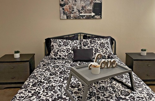 Rhodes Ranch Apartment | Lovely 2 Bed 2 Bath With Pool