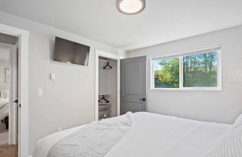Spokane Valley Apartment | Lovely 2-bed APT with free parking on premises