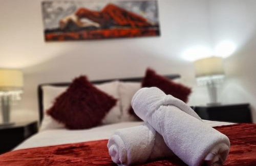 Castlefield Apartment | Lovely 2-bed Apt+Wi-Fi+Parking.
