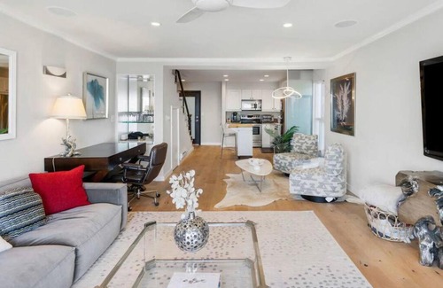 Malibu Apartment | Lovely 2 Bed Condo in heart of Malibu / Sea Views