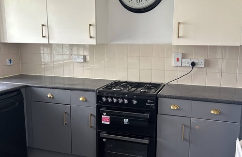 Sands End Apartment | Lovely 2 bed flat in the heart of Fulham