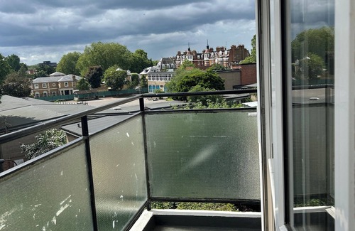 Sands End Apartment | Lovely 2 bed flat in the heart of Fulham