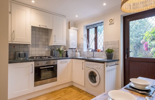 Treator House | Lovely 2 bed house in Padstow, parking, garden.