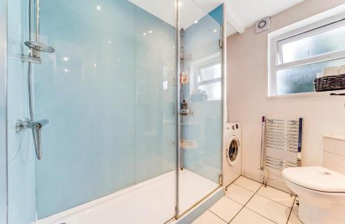 Plaistow South Apartment | Lovely 2-bed rental close to Excel and O2 arena