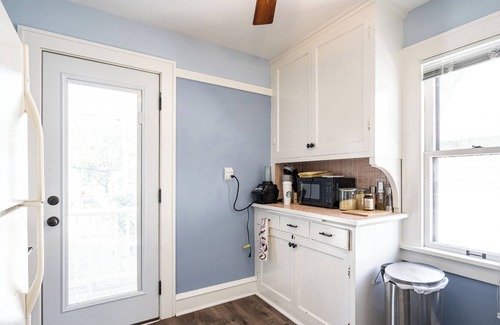Bay View Apartment | Lovely 2 Bed Steps from Lake Michigan! upper NY