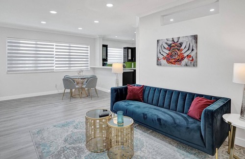 Bay Harbor Islands Apartment | Lovely 2 Bedroom Apartment with Pool