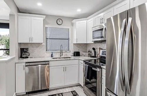 Golden Gate Condo | Lovely 2-bedroom 2-bathroom condo with AC in Naples