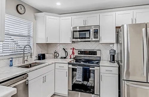 Golden Gate Condo | Lovely 2-bedroom 2-bathroom condo with AC in Naples