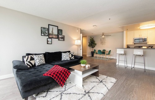 Hollywood Apartment | Lovely 2-bedroom apartment with AC in Los Angeles