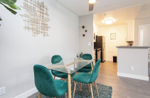 Hollywood Apartment | Lovely 2-bedroom apartment with AC in Los Angeles
