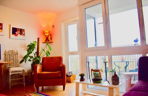 Brighton Apartment | Lovely 2 Bedroom Apartment with Balcony and Sea views