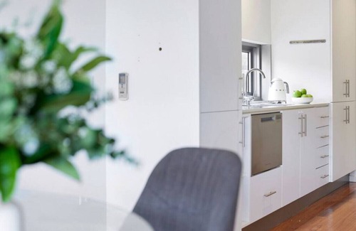 Carlton South Condo | Lovely 2 bedroom Apartment in Carlton