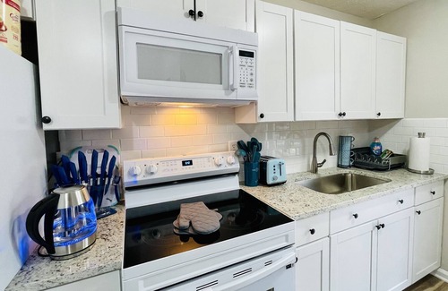 Austell Apartment | 😍Lovely 2 Bedroom Apartment w/ Free Parking 😍