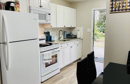 Austell Apartment | 😍Lovely 2 Bedroom Apartment w/ Free Parking 😍