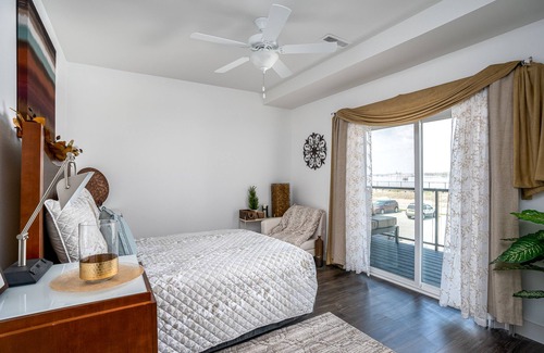 East Moline House | Lovely 2 Bedroom at the Mississippi