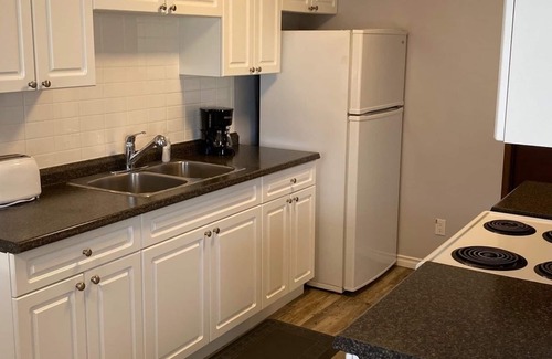 South Lethbridge Condo | Lovely 2 Bedroom Condo with Free Parking