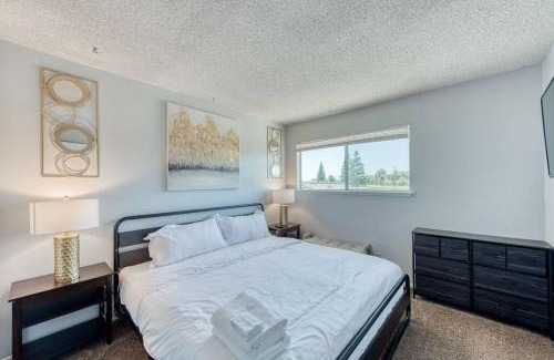Raisin Apartment | Lovely 2 bedroom condo in quiet location