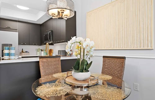 Central Naples Condo | Lovely 2 Bedroom Condo with Pool & Tennis Courts