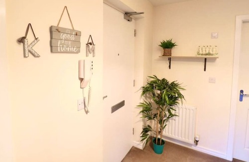 Glasgow Apartment | Lovely 2 Bedroom Apartment Overlooking River Clyde