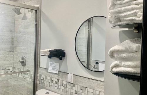 Uniondale Apartment | Lovely 2 Bedroom New Apartment with Free Parking