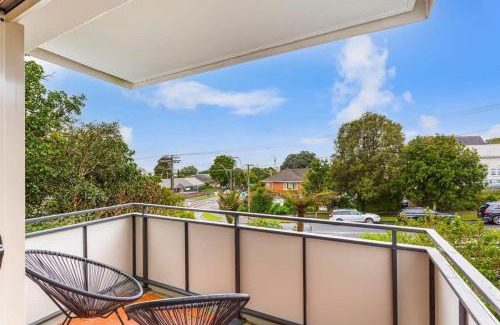 Mount Eden Apartment | Lovely 2-Bedroom Rental with Parking Zodiak Stays