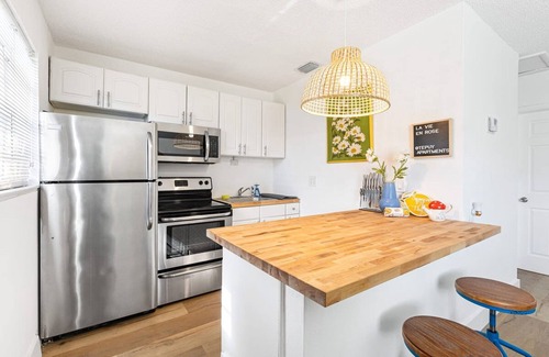 Sailboat Bend Apartment | Lovely 2 BR Condo in Sailboat Bend