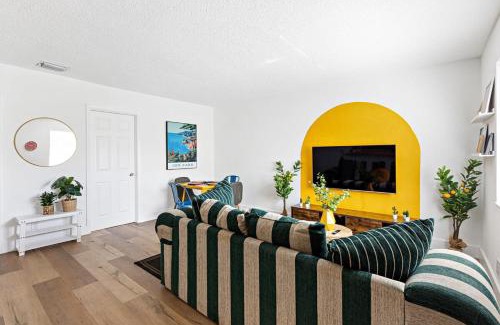 Sailboat Bend House | Lovely 2 BR condo in Sailboat Bend
