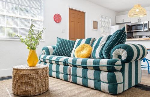 Sailboat Bend House | Lovely 2 BR condo in Sailboat Bend