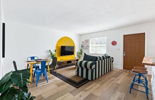 Sailboat Bend House | Lovely 2 BR condo in Sailboat Bend