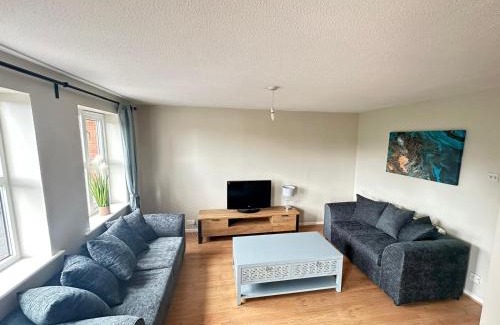Manchester Apartment | Lovely 2 Dbl bed apartment near Heaton Park and North Manchester Hospital with parking