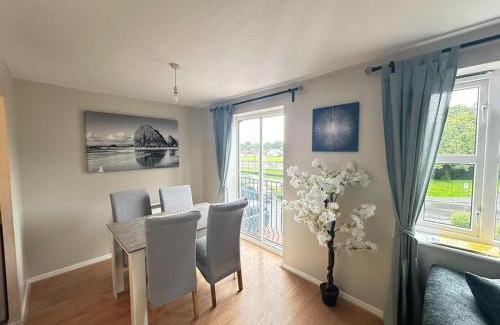 Manchester Apartment | Lovely 2 Dbl bed apartment near Heaton Park and North Manchester Hospital with parking