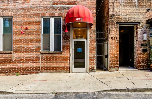Center City Condo | Lovely/2BD/2BA Flat near Convention Center-Chinatown/Center City