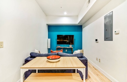 Center City Condo | Lovely/2BD/2BA Flat near Convention Center-Chinatown/Center City