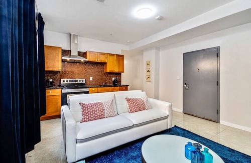 Chinatown Apartment | Lovely 2bd Apt Steps From the Convention Center