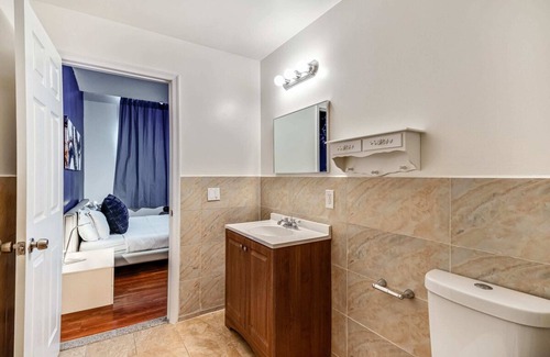 Chinatown Apartment | Lovely 2bd Apt Steps From the Convention Center