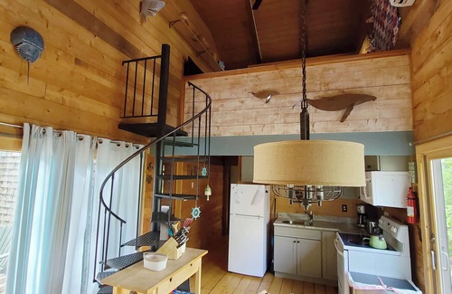 Wellfleet Condo | Lovely 2BD+ Cottage-A/C, Deck with Pond Views, Great Location