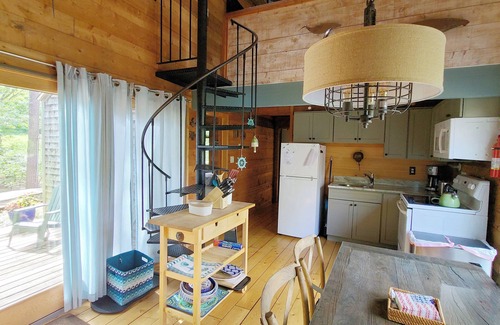 Wellfleet Condo | Lovely 2BD+ Cottage-A/C, Deck with Pond Views, Great Location
