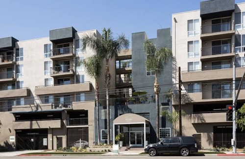 Atwater Village Apartment | Lovely 2bedroom 2bathroom with two jacuzzi’s + pool available!