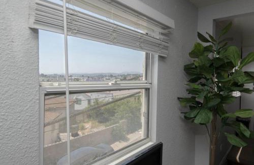 Los Angeles Apartment | Lovely 2bedroom condo with free parking on premise