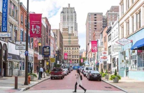 Center City East Apartment | LOVELY 2BEDROOM IN HISTORIC CENTER CITY