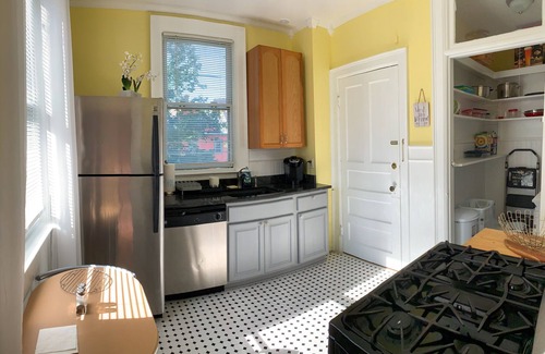 Albright Apartment | Lovely 3/1, Central Air, in the Heart of Elmwood Village!