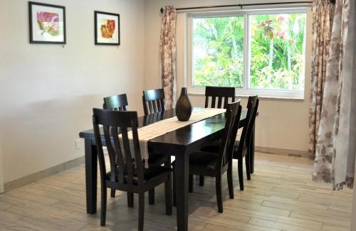Coral Ridge Isles House | Lovely 3-bd, walk to bars, 9 min drive from beach! Heated pool.