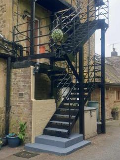 Reigate Apartment | Lovely 3 bed condo