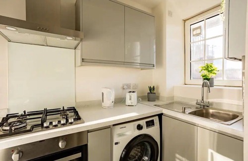 Bromley North Apartment | Lovely 3 Bed Flat in London