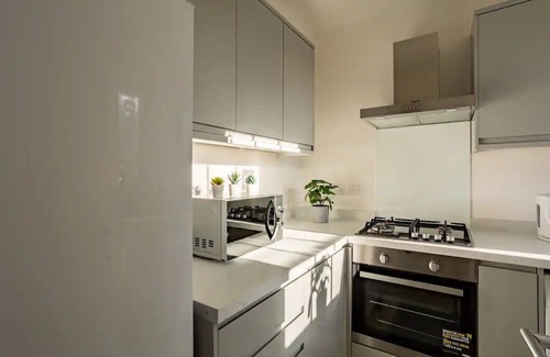 Bromley North Apartment | Lovely 3 Bed Flat in London