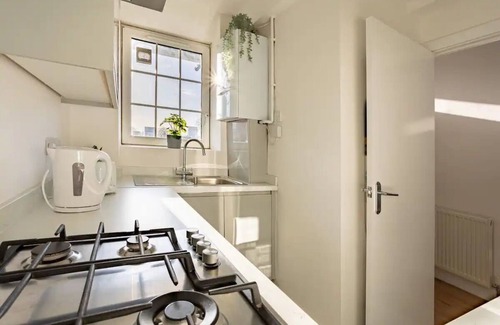 Bromley North Apartment | Lovely 3 Bed Flat in London