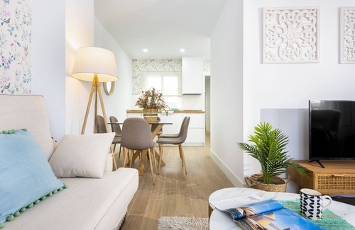 San Vicente Apartment | Lovely 3-bedroom apartment near Alameda. Juan Rabadan I