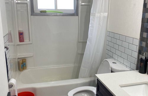 Evanston Apartment | Lovely 3 Bedroom Apartment with ample street parking
