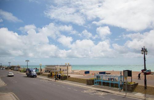 Worthing Apartment | Lovely 3-Bedroom Apartment with Stunning Sea Views