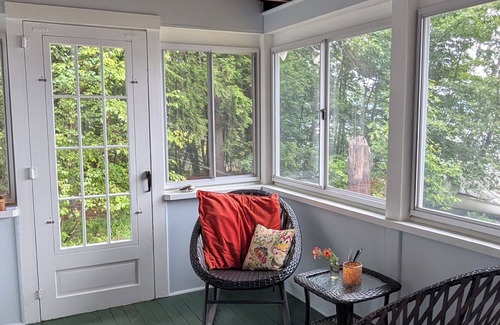 Bridgton Cottage | Lovely 3-bedroom cottage with dock and lake frontage on Long Lake in Bridgton